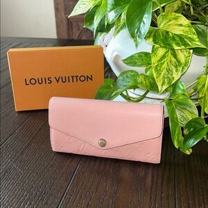 Louis Vuitton Victorine  Envelope-Style Wallet in Pink Quartz